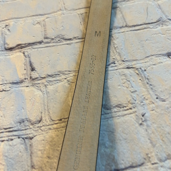 VINTAGE ELLEN TRACY GENUINE ITALIAN LEATHER CROC GOLD TONE BUCKLE WOMENS BELT M - Picture 9 of 11